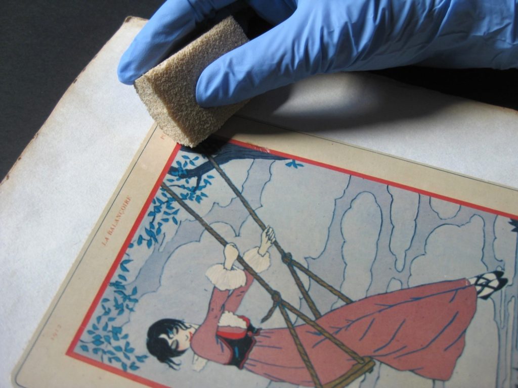 Gravura a ser limpa com Smoke Sponge