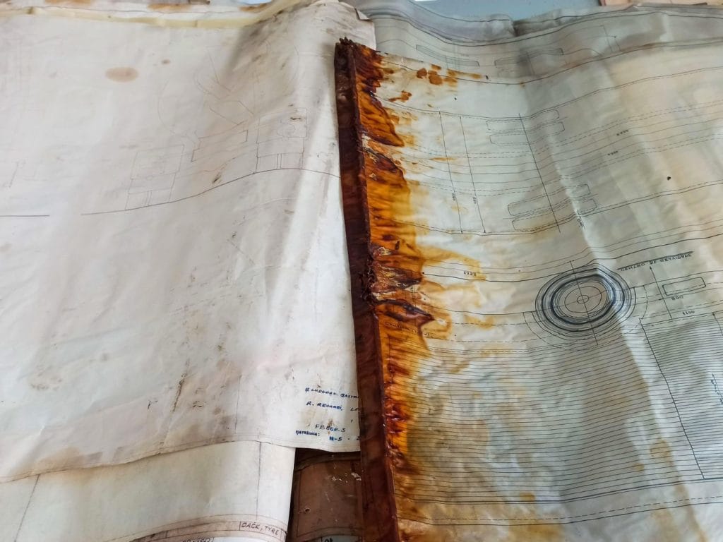 Documentos danificados por incêndio