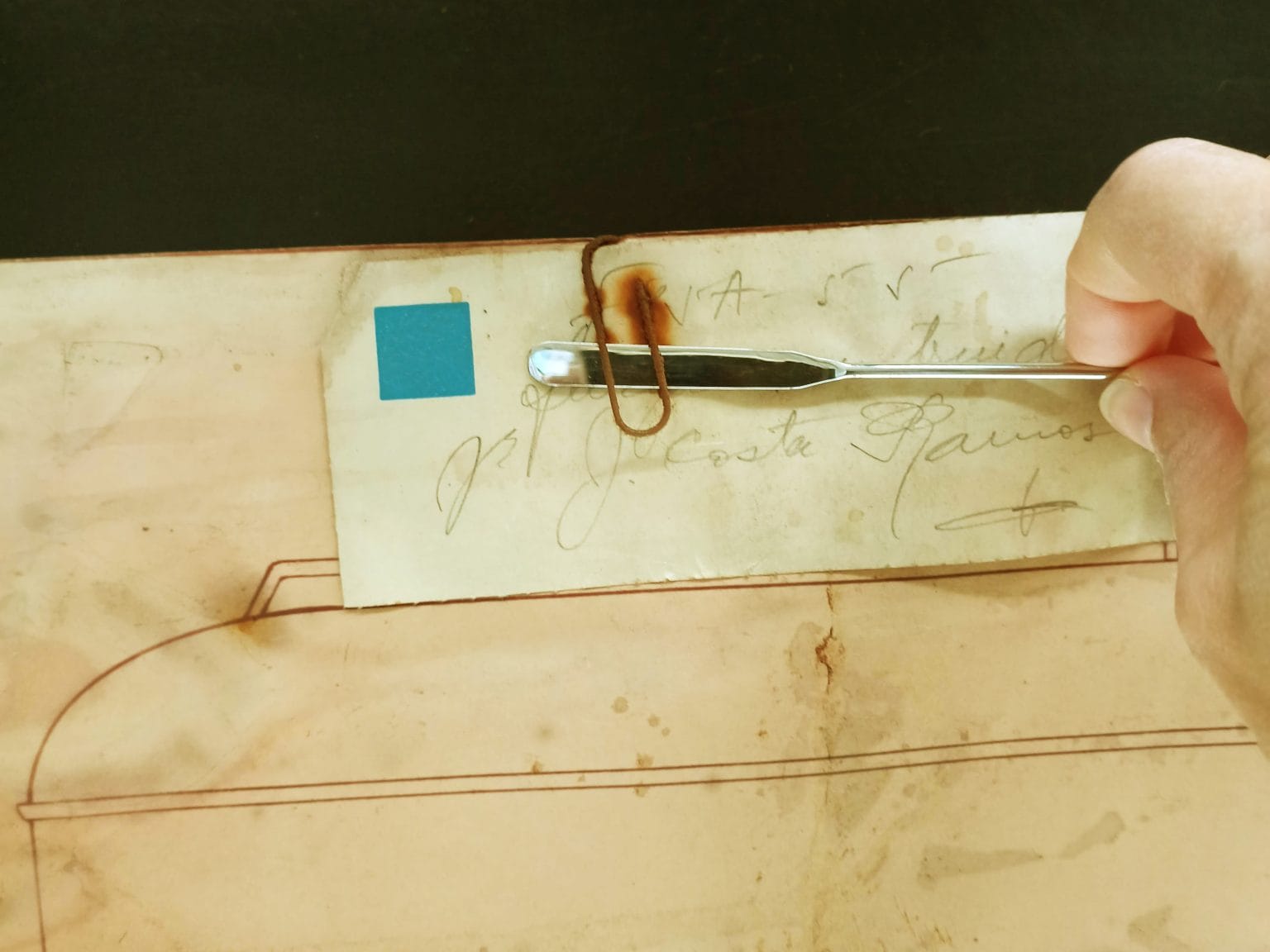 Remoção de agrafo com ferrugem