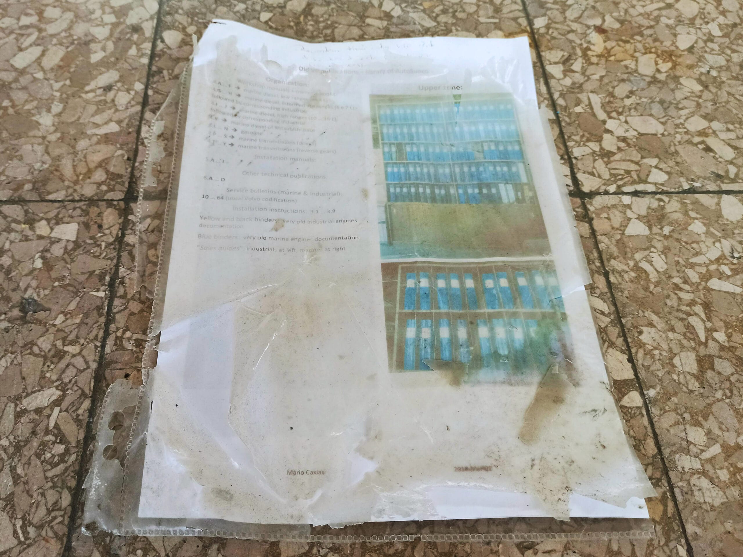 Documento acondicionado dentro de mica em mau estado